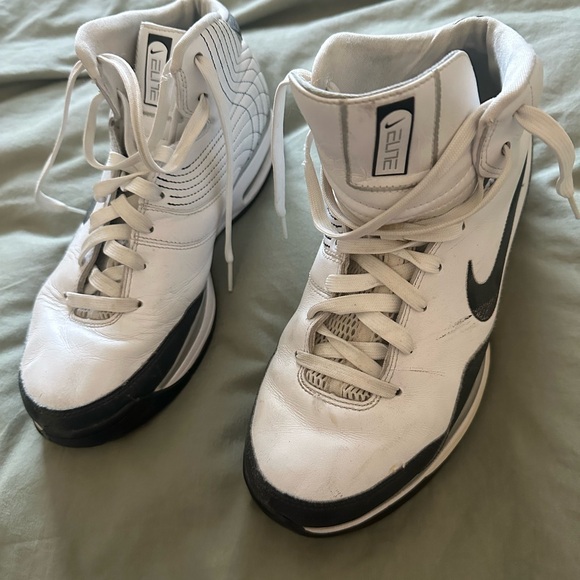 Air Jordan basketball shoes - Picture 2 of 3